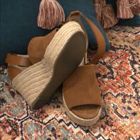 Tan Marc Fisher Wedges 8.5 - Picture 6 of 6